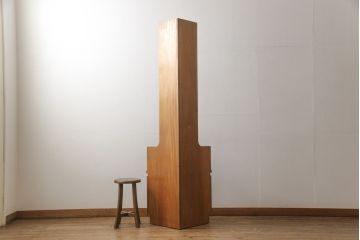 イギリスヴィンテージ　北欧スタイル　nathan(ネイサン)社　チーク材　ユニークな形が目を惹くコーナーキャビネット(飾り棚、収納棚、ビンテージ)(R-050166)