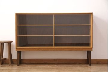 北欧ビンテージ　GORDON RUSSELL(ゴードンラッセル)　洗練された佇まいが魅力のオーク材製サイドキャビネット(サイドボード、収納棚、飾り棚、ヴィンテージ)(R-050168)