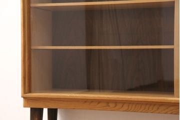 北欧ビンテージ　GORDON RUSSELL(ゴードンラッセル)　洗練された佇まいが魅力のオーク材製サイドキャビネット(サイドボード、収納棚、飾り棚、ヴィンテージ)(R-050168)