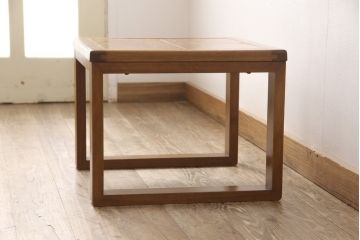 北欧家具　デンマークヴィンテージ　温かな雰囲気が魅力のタイルトップテーブル(センターテーブル、サイドテーブル、コーヒーテーブル、ビンテージ)(R-050169)