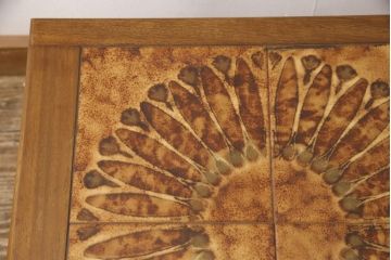 北欧家具　デンマークヴィンテージ　温かな雰囲気が魅力のタイルトップテーブル(センターテーブル、サイドテーブル、コーヒーテーブル、ビンテージ)(R-050169)