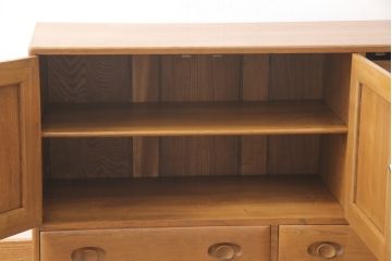 ヴィンテージ　楡材　ERCOL(アーコール)　温もり溢れるキャスター付きサイドボード(収納棚、キャビネット、ビンテージ)(R-050172)