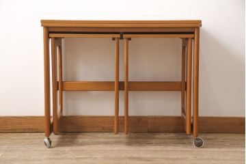 ヴィンテージ家具　北欧スタイル　 A.H McINTOSH(マッキントッシュ)　チーク材製の多機能なネストテーブル(エクステンションテーブル、サイドテーブル、ビンテージ)(R-050173)