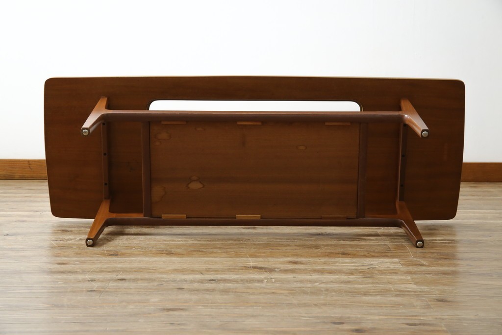 北欧ヴィンテージ　チーク材　スタイリッシュなガラストップテーブル　(R-050175)