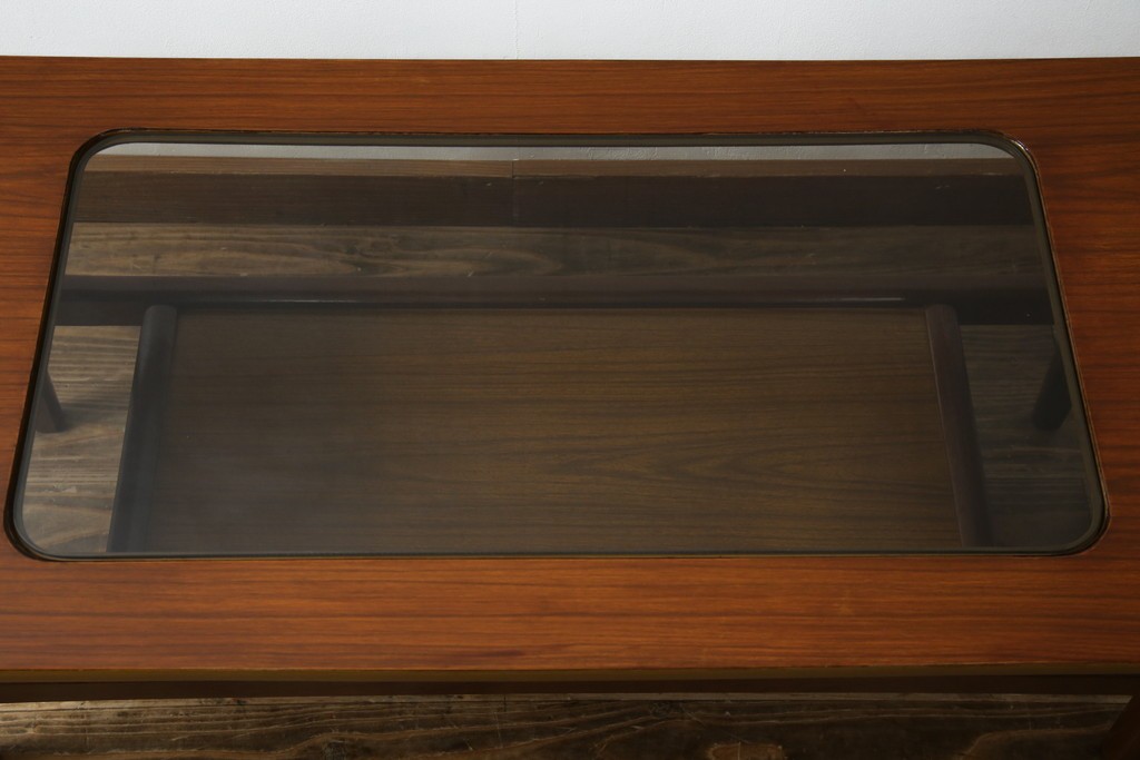 北欧ヴィンテージ　チーク材　スタイリッシュなガラストップテーブル　(R-050175)