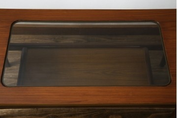 北欧ヴィンテージ　チーク材　スタイリッシュなガラストップテーブル　(R-050175)