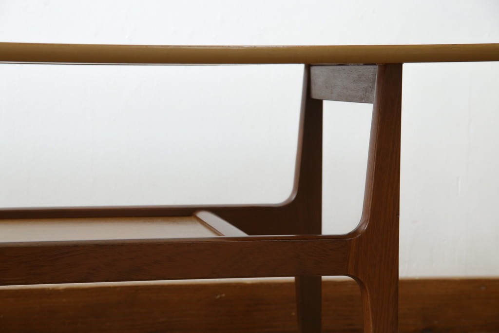 北欧ヴィンテージ　チーク材　スタイリッシュなガラストップテーブル　(R-050175)