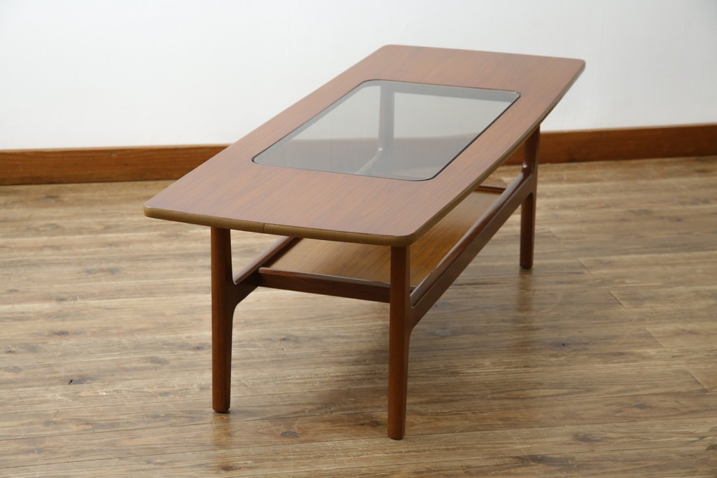 北欧ヴィンテージ　チーク材　スタイリッシュなガラストップテーブル　(R-050175)