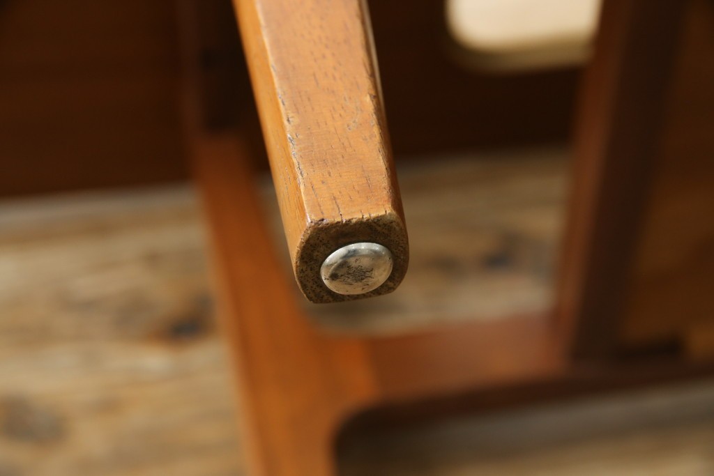 北欧ヴィンテージ　チーク材　スタイリッシュなガラストップテーブル　(R-050175)