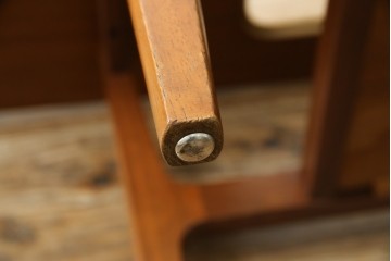 北欧ヴィンテージ　チーク材　スタイリッシュなガラストップテーブル　(R-050175)