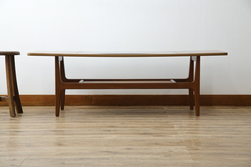 北欧ヴィンテージ　チーク材　スタイリッシュなガラストップテーブル　(R-050175)