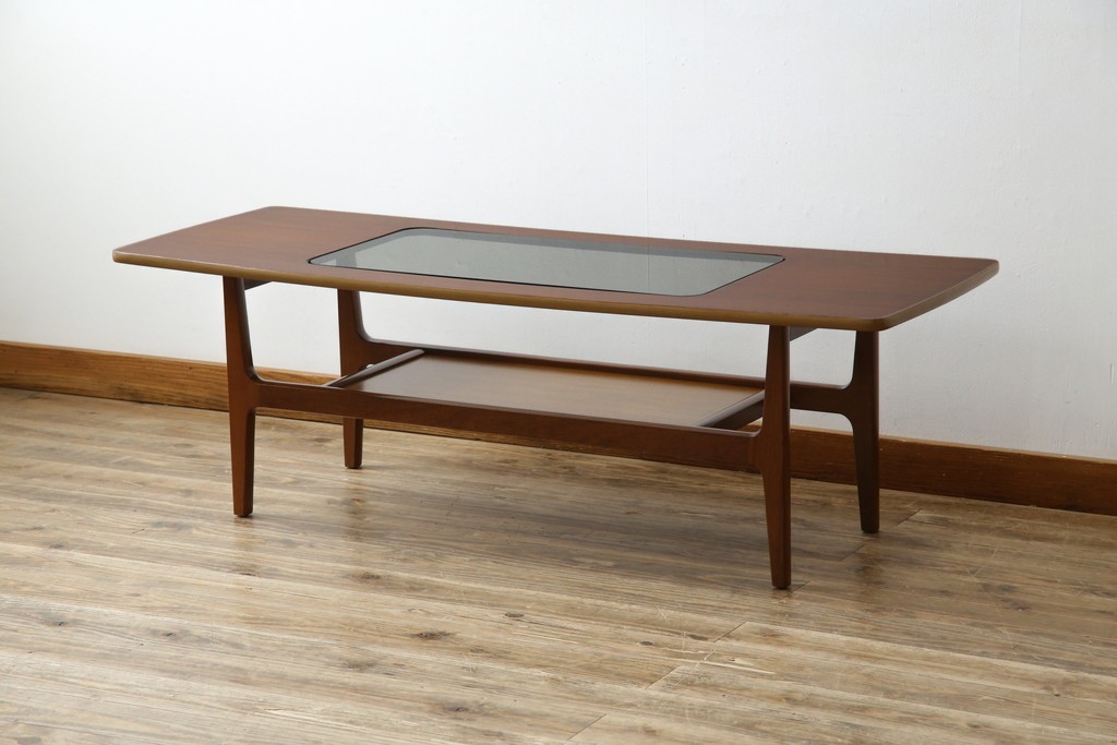 北欧ヴィンテージ　チーク材　スタイリッシュなガラストップテーブル　(R-050175)