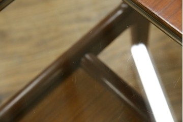 北欧ヴィンテージ　チーク材　スタイリッシュなガラストップテーブル　(R-050175)