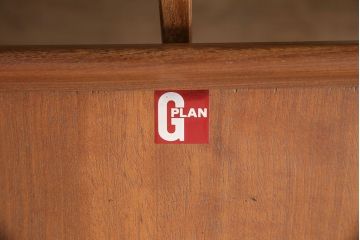 ヴィンテージ家具　北欧ビンテージ　G-PLAN(ジープラン)　チーク材　圧迫感が感じにくいオーバル型のエクステンションテーブル(ダイニングテーブル、拡張式テーブル)(R-050176)