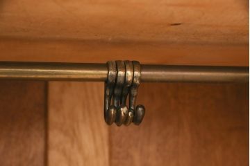 イギリスアンティーク　オーク材　こだわりの意匠が光るワードローブ(洋服タンス)(R-050184)