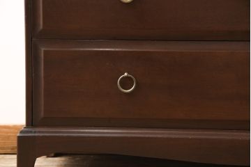イギリスヴィンテージ　STAG(スタッグ)社　リング状のつまみがアクセントになったお洒落なチェスト(引き出し、洋服タンス、ビンテージ)(R-050189)
