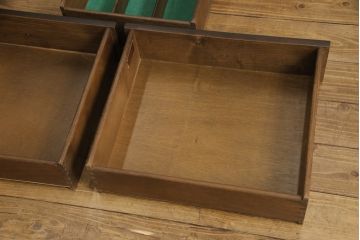 イギリスヴィンテージ　ブリティッシュカントリーな雰囲気に似合うニレ材製のキャビネット(カップボード、収納棚、戸棚、ビンテージ)(R-050190)