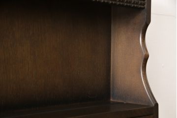 イギリスヴィンテージ　ブリティッシュカントリーな雰囲気に似合うニレ材製のキャビネット(カップボード、収納棚、戸棚、ビンテージ)(R-050190)