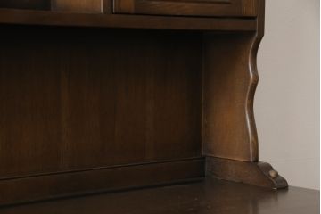 イギリスヴィンテージ　ブリティッシュカントリーな雰囲気に似合うニレ材製のキャビネット(カップボード、収納棚、戸棚、ビンテージ)(R-050190)
