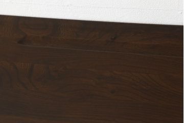 ヴィンテージ家具　イギリスヴィンテージ　ERCOL(アーコール)　old colonial(オールドコロニアル)　彫りの装飾が目を引くクラシカルなサイドボード(収納棚、キャビネット、ビンテージ)(R-050192)