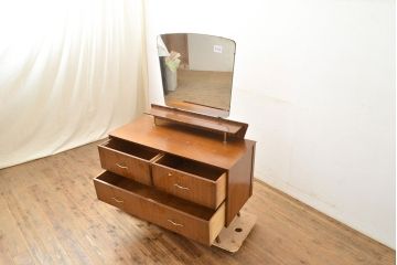 イギリスヴィンテージ　北欧スタイル家具　Remploy社製　チーク材が温かい雰囲気を醸し出すビンテージドレッサー(化粧台、チェスト、鏡台、引き出し)(R-050194)