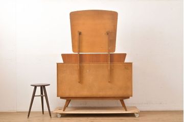 イギリスヴィンテージ　北欧スタイル家具　Remploy社製　チーク材が温かい雰囲気を醸し出すビンテージドレッサー(化粧台、チェスト、鏡台、引き出し)(R-050194)