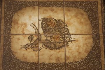 デンマークヴィンテージ　チーク材　タイルトップ天板　写実的な鳥の絵柄がお洒落なネストテーブル(サイドテーブル、コーヒーテーブル)(R-050196)