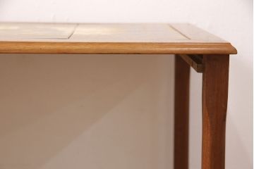 デンマークヴィンテージ　チーク材　タイルトップ天板　写実的な鳥の絵柄がお洒落なネストテーブル(サイドテーブル、コーヒーテーブル)(R-050196)