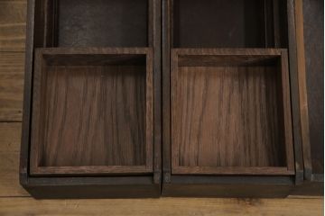 イギリスヴィンテージ　ERCOL(アーコール)　ニレ材　温かみのある木肌が魅力のクラシカルなサイドボード(収納棚、戸棚、キャビネット、ビンテージ)(R-050199)