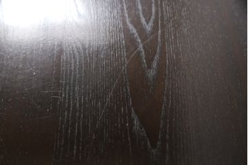 イギリスヴィンテージ　ERCOL(アーコール)　ニレ材　温かみのある木肌が魅力のクラシカルなサイドボード(収納棚、戸棚、キャビネット、ビンテージ)(R-050199)