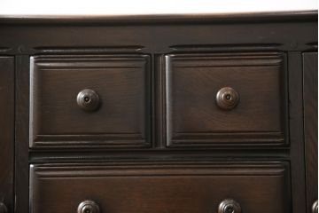 イギリスヴィンテージ　ERCOL(アーコール)　ニレ材　温かみのある木肌が魅力のクラシカルなサイドボード(収納棚、戸棚、キャビネット、ビンテージ)(R-050199)
