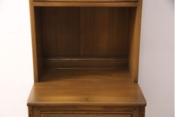 イギリスヴィンテージ　ERCOL(アーコール)　希少モデル!　ニレ材製のおしゃれな細型キャビネット(収納棚、飾り棚、食器棚、ビンテージ)(R-050200)