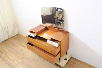 イギリスヴィンテージ　北欧家具　チーク材　レトロな雰囲気あふれるドレッサー(鏡台、化粧台、引き出し、ビンテージ)(R-050201)