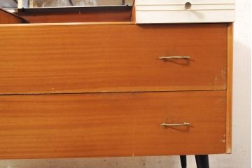 イギリスヴィンテージ　北欧家具　チーク材　レトロな雰囲気あふれるドレッサー(鏡台、化粧台、引き出し、ビンテージ)(R-050201)