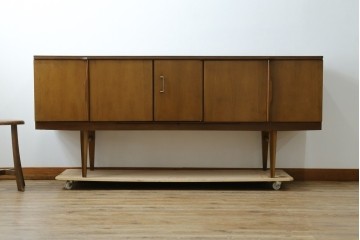 イギリスヴィンテージ　北欧　ビューティリティ Beautility　スタイリッシュな佇まいが魅力的な珍しいつくりのサイドボード　(R-050203)