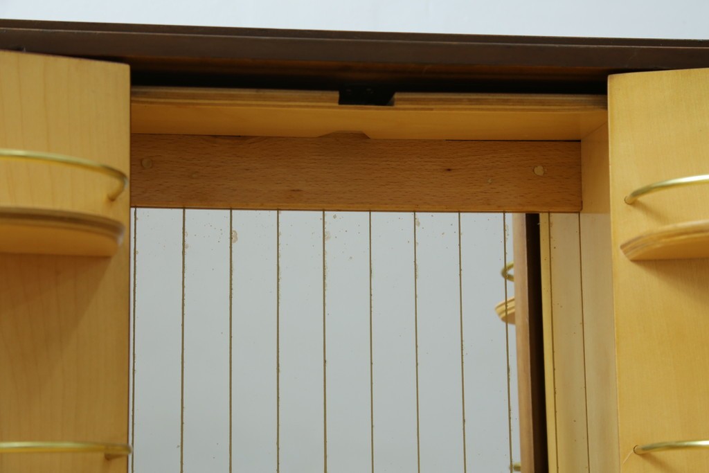 イギリスヴィンテージ　北欧　ビューティリティ Beautility　スタイリッシュな佇まいが魅力的な珍しいつくりのサイドボード　(R-050203)