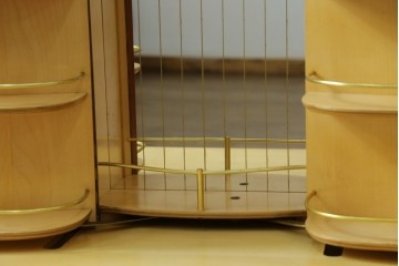 イギリスヴィンテージ　北欧　ビューティリティ Beautility　スタイリッシュな佇まいが魅力的な珍しいつくりのサイドボード　(R-050203)