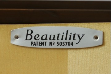 イギリスヴィンテージ　北欧　ビューティリティ Beautility　スタイリッシュな佇まいが魅力的な珍しいつくりのサイドボード　(R-050203)