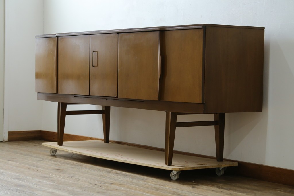 イギリスヴィンテージ　北欧　ビューティリティ Beautility　スタイリッシュな佇まいが魅力的な珍しいつくりのサイドボード　(R-050203)