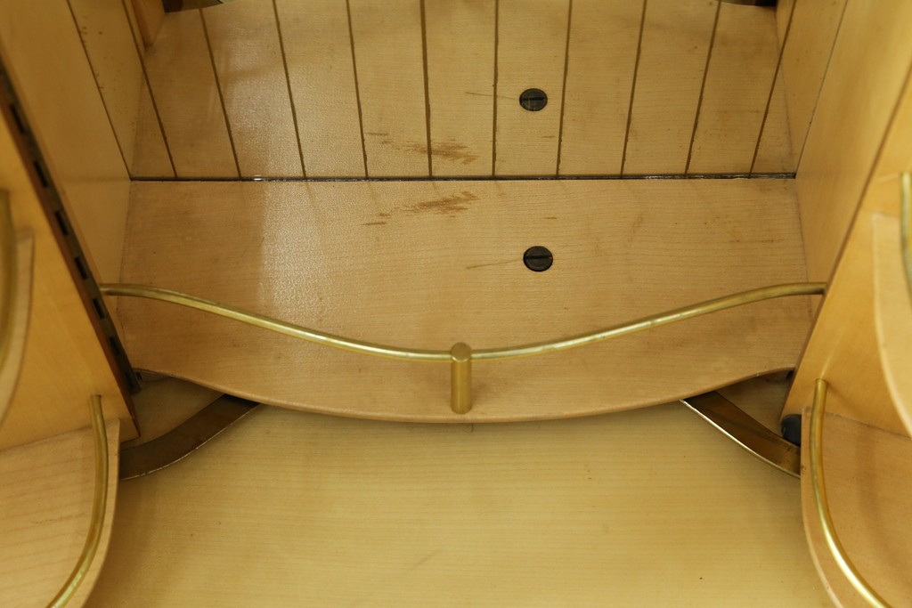 イギリスヴィンテージ　北欧　ビューティリティ Beautility　スタイリッシュな佇まいが魅力的な珍しいつくりのサイドボード　(R-050203)