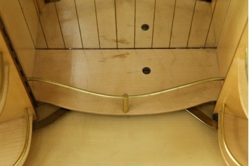 イギリスヴィンテージ　北欧　ビューティリティ Beautility　スタイリッシュな佇まいが魅力的な珍しいつくりのサイドボード　(R-050203)