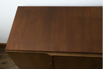 イギリスヴィンテージ　北欧　ビューティリティ Beautility　スタイリッシュな佇まいが魅力的な珍しいつくりのサイドボード　(R-050203)