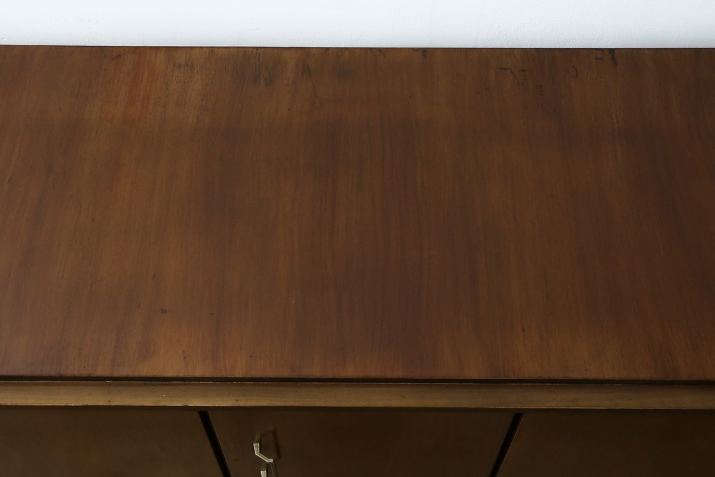 イギリスヴィンテージ　北欧　ビューティリティ Beautility　スタイリッシュな佇まいが魅力的な珍しいつくりのサイドボード　(R-050203)