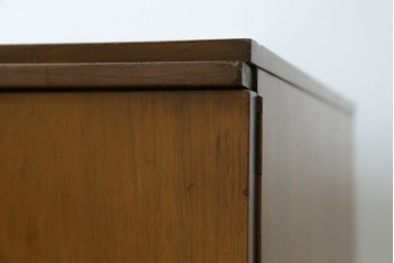 イギリスヴィンテージ　北欧　ビューティリティ Beautility　スタイリッシュな佇まいが魅力的な珍しいつくりのサイドボード　(R-050203)