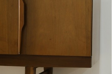 イギリスヴィンテージ　北欧　ビューティリティ Beautility　スタイリッシュな佇まいが魅力的な珍しいつくりのサイドボード　(R-050203)