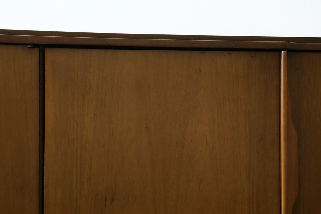 イギリスヴィンテージ　北欧　ビューティリティ Beautility　スタイリッシュな佇まいが魅力的な珍しいつくりのサイドボード　(R-050203)