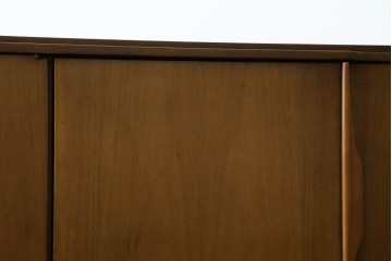 イギリスヴィンテージ　北欧　ビューティリティ Beautility　スタイリッシュな佇まいが魅力的な珍しいつくりのサイドボード　(R-050203)