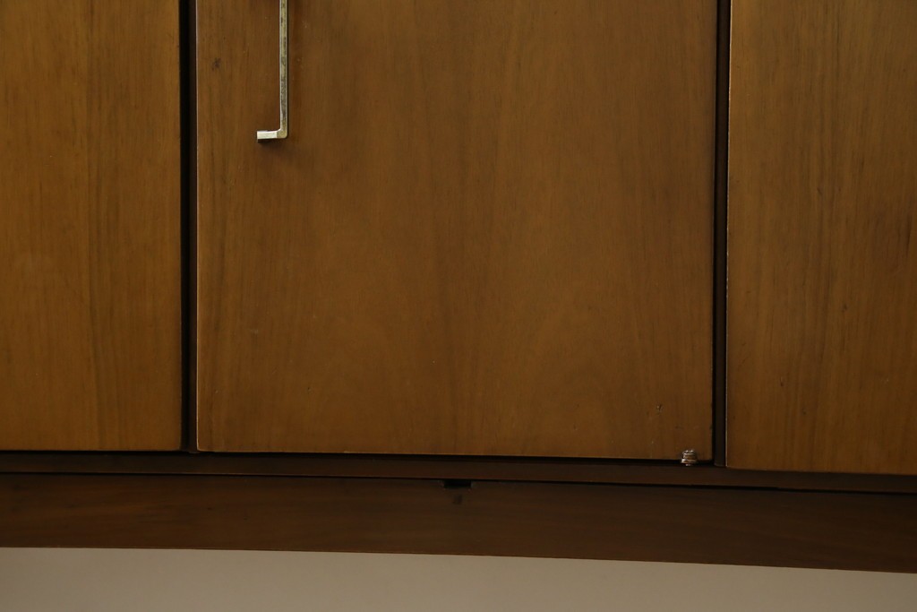 イギリスヴィンテージ　北欧　ビューティリティ Beautility　スタイリッシュな佇まいが魅力的な珍しいつくりのサイドボード　(R-050203)