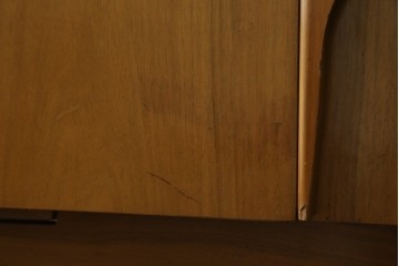 イギリスヴィンテージ　北欧　ビューティリティ Beautility　スタイリッシュな佇まいが魅力的な珍しいつくりのサイドボード　(R-050203)