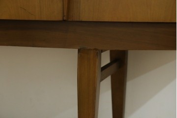 イギリスヴィンテージ　北欧　ビューティリティ Beautility　スタイリッシュな佇まいが魅力的な珍しいつくりのサイドボード　(R-050203)